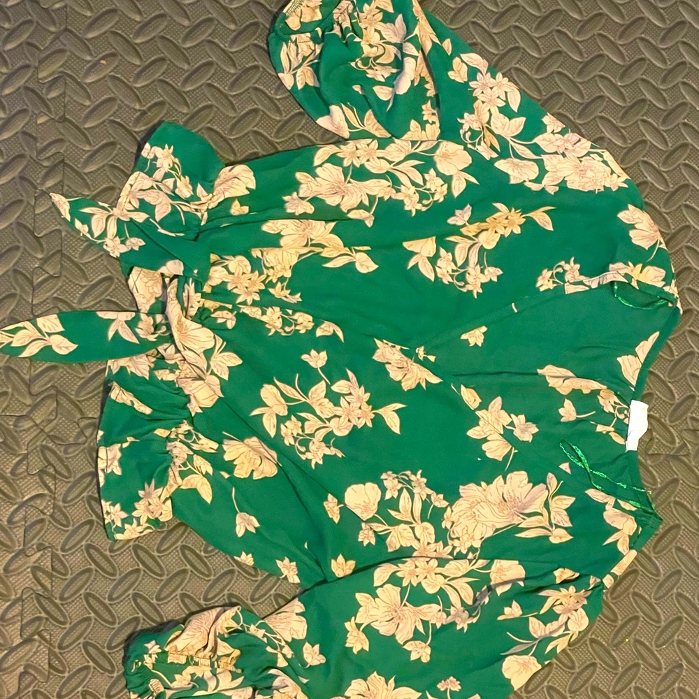 Small green floral top